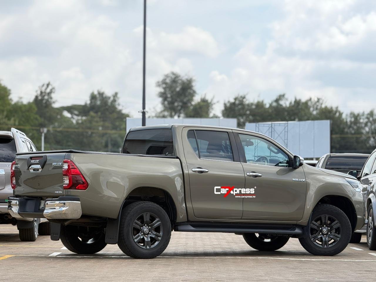 TOYOTA HILUX DOUBLE CAB thumbnail 6