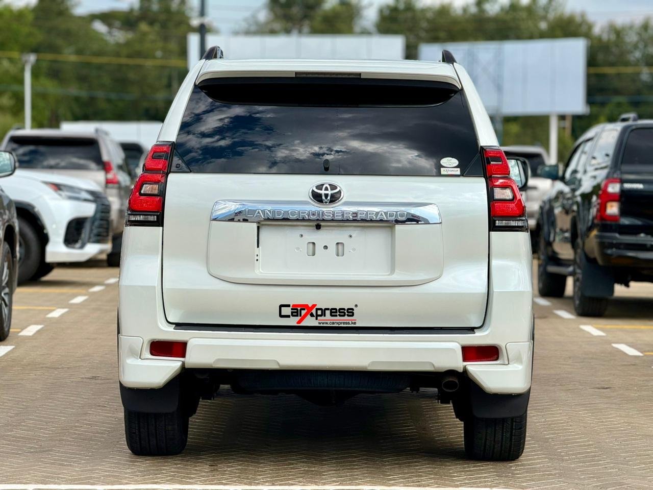 TOYOTA LAND CRUISER PRADO TXL thumbnail 6
