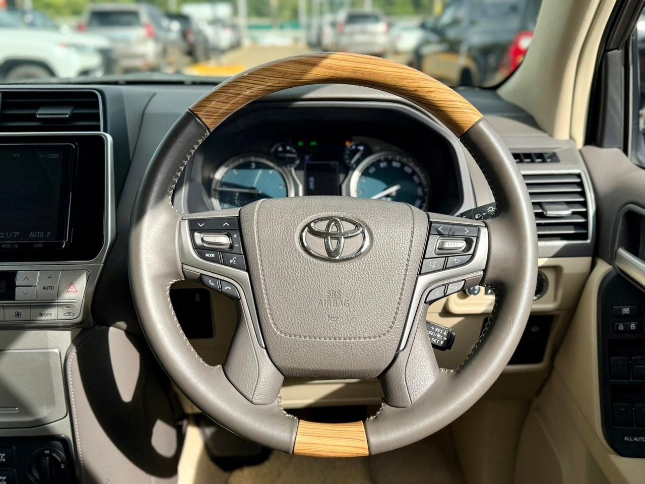 TOYOTA LAND CRUISER PRADO TXL thumbnail 9