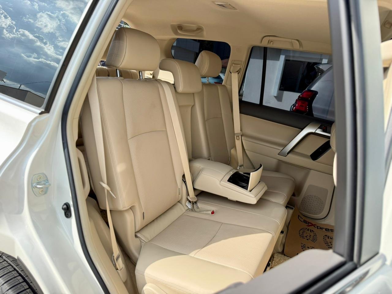 TOYOTA LAND CRUISER PRADO TXL thumbnail 12