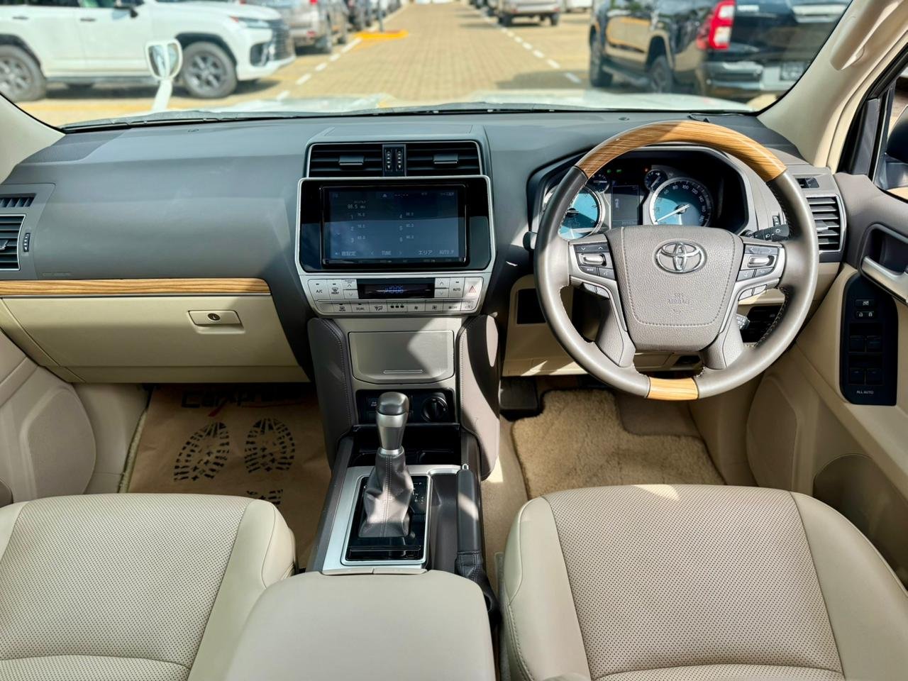 TOYOTA LAND CRUISER PRADO TXL thumbnail 8