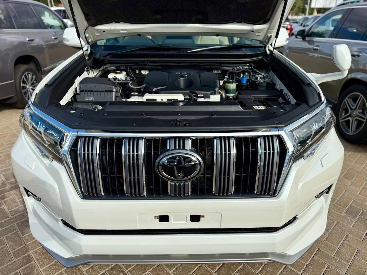 TOYOTA LAND CRUISER PRADO TXL thumbnail 15