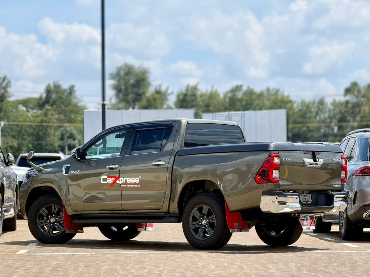TOYOTA HILUX DOUBLE CAB thumbnail 2