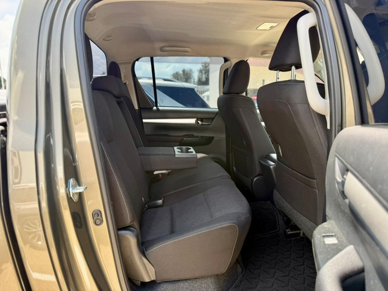 TOYOTA HILUX DOUBLE CAB thumbnail 12