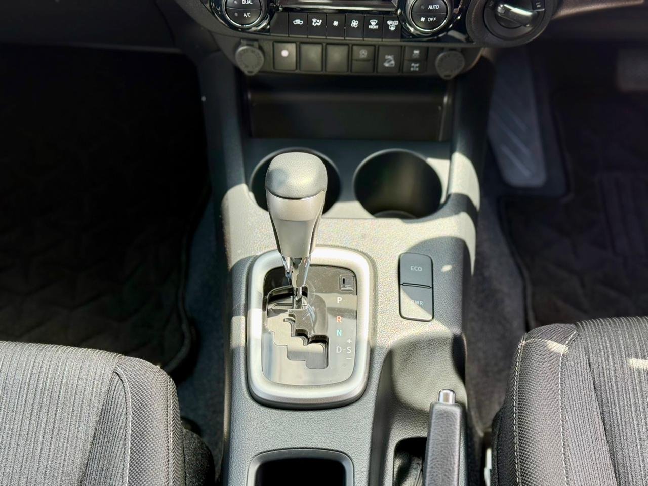 TOYOTA HILUX DOUBLE CAB thumbnail 9