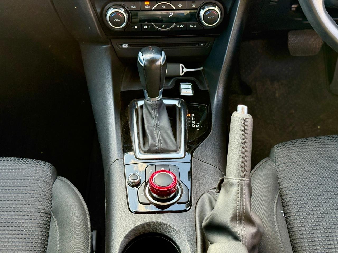 MAZDA AXELA thumbnail 11