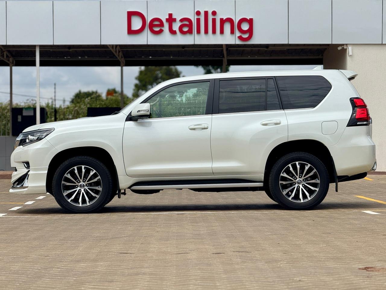 TOYOTA LAND CRUISER PRADO TZG thumbnail 5