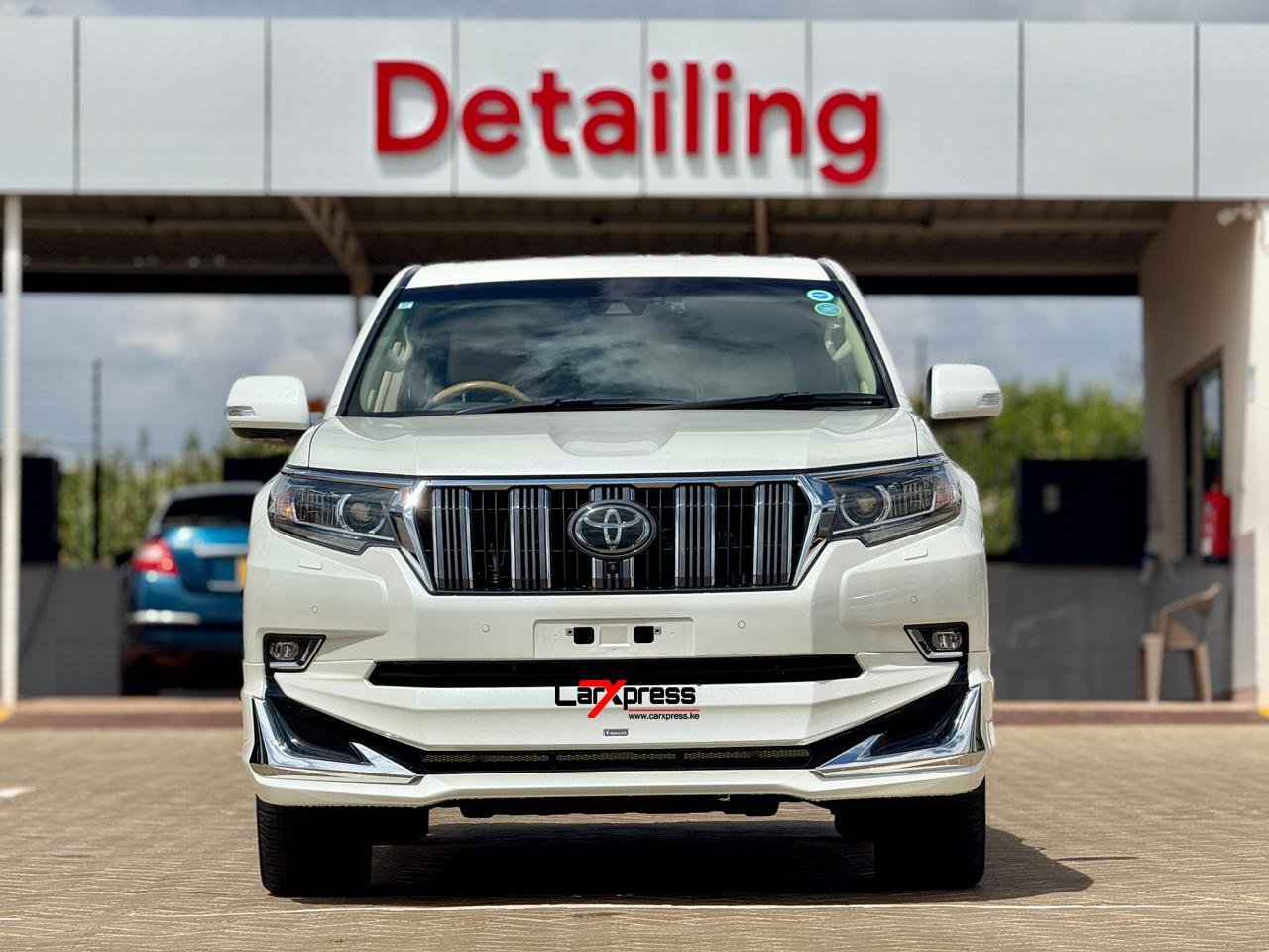 TOYOTA LAND CRUISER PRADO TZG thumbnail 3