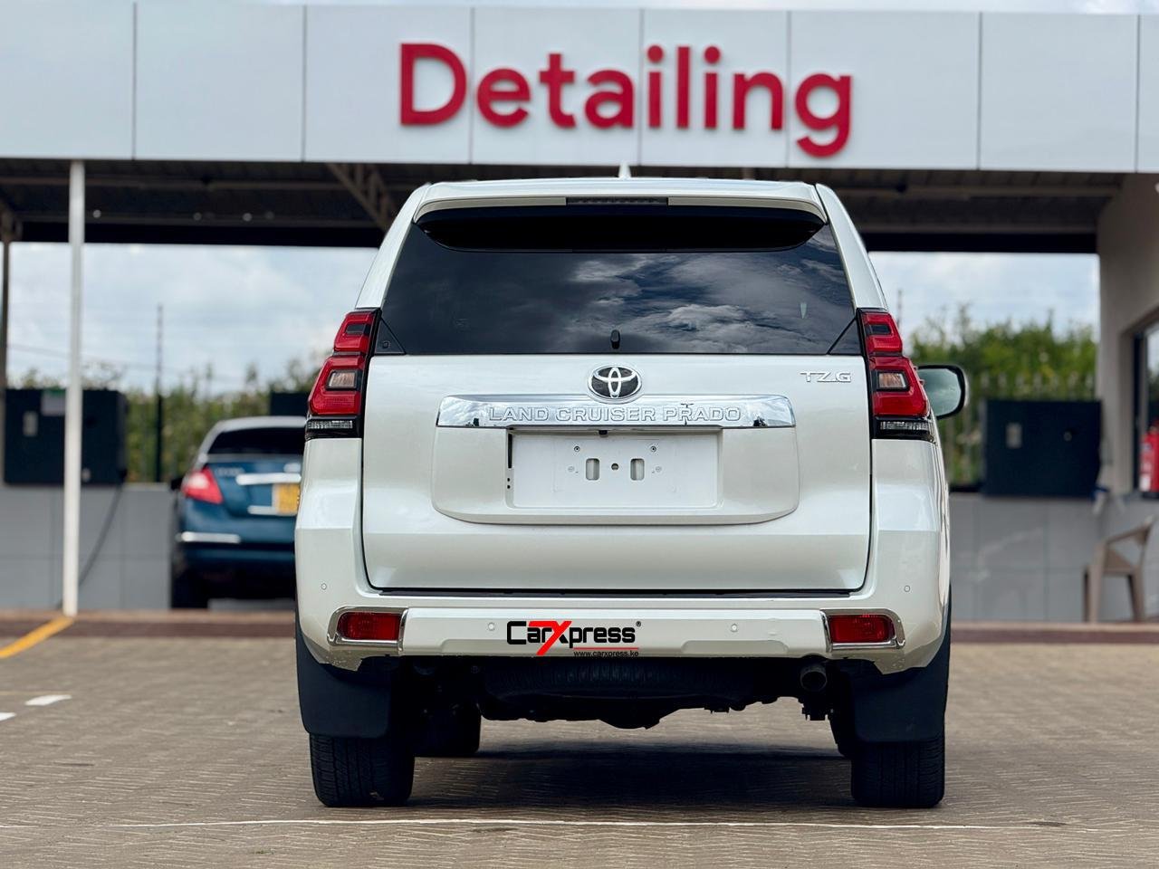 TOYOTA LAND CRUISER PRADO TZG thumbnail 4
