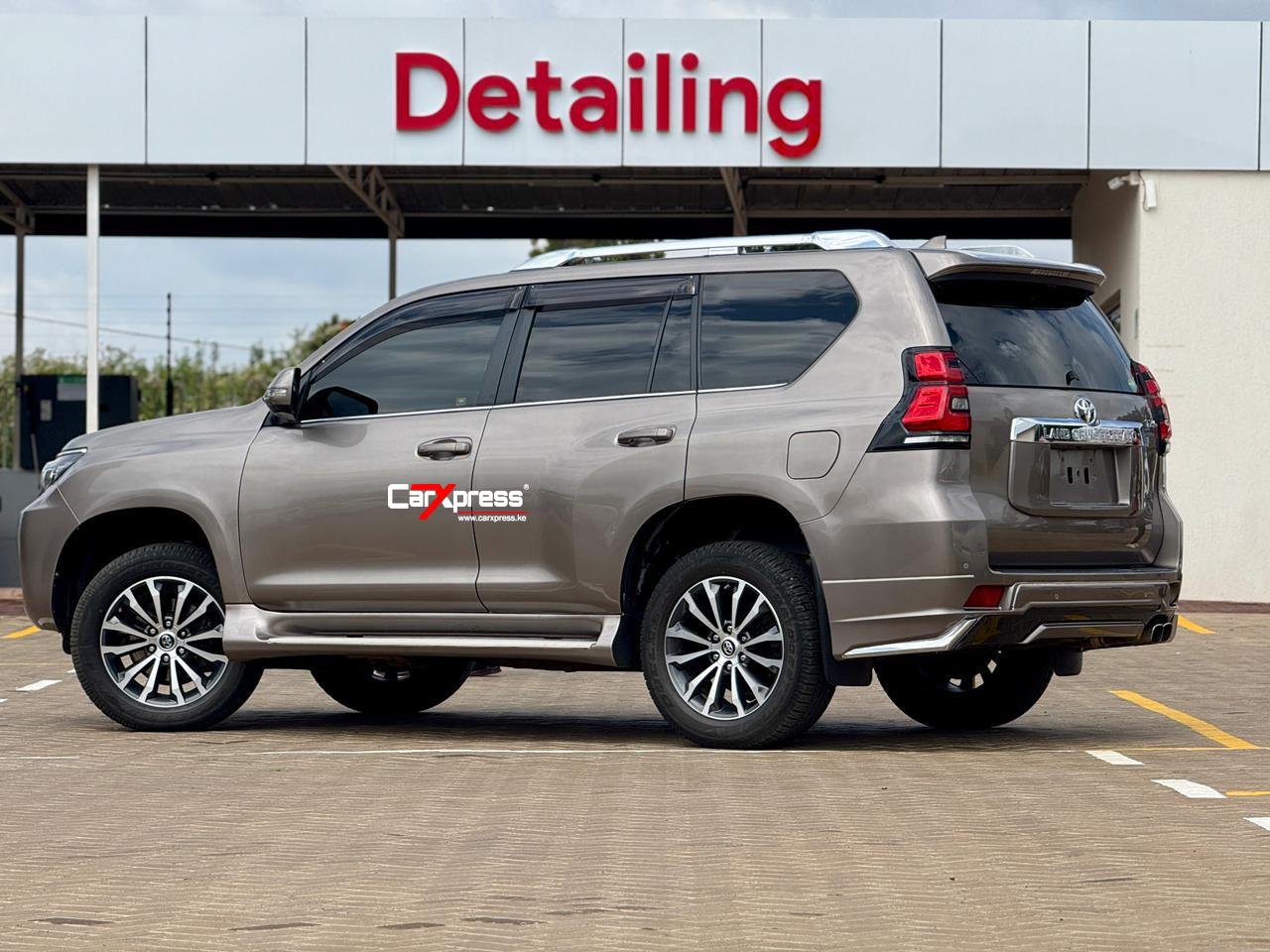 TOYOTA LAND CRUISER PRADO TZG thumbnail 2