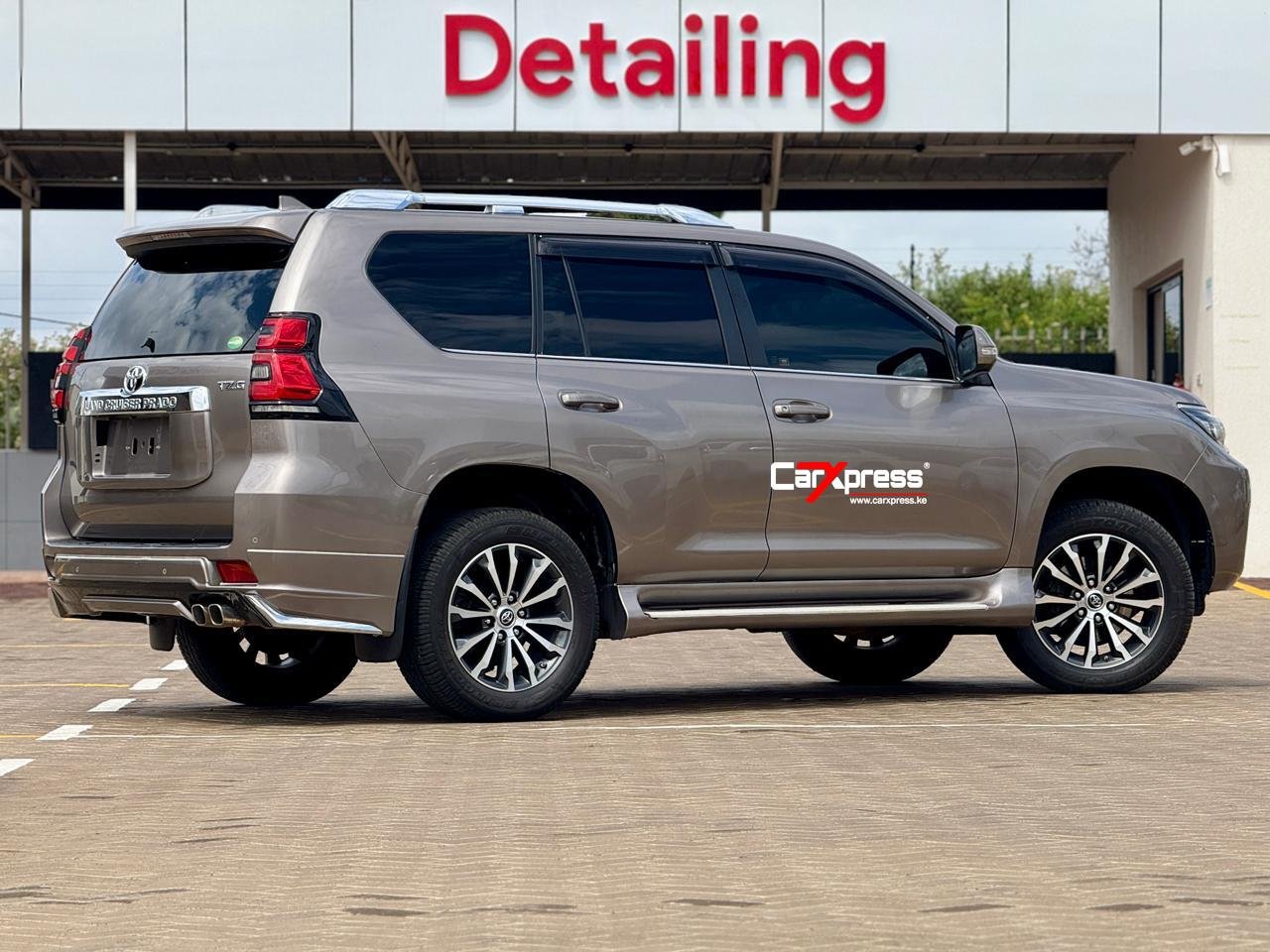 TOYOTA LAND CRUISER PRADO TZG thumbnail 6