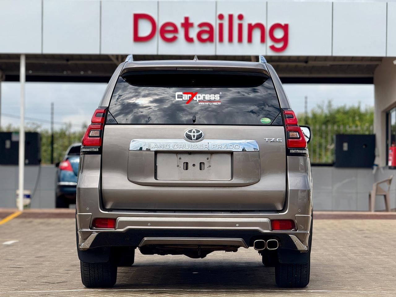 TOYOTA LAND CRUISER PRADO TZG thumbnail 4