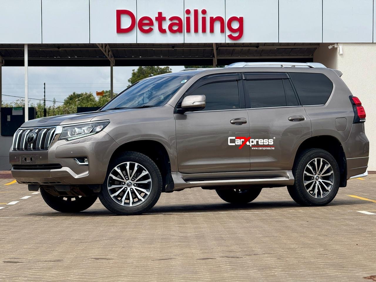 TOYOTA LAND CRUISER PRADO TZG thumbnail 5
