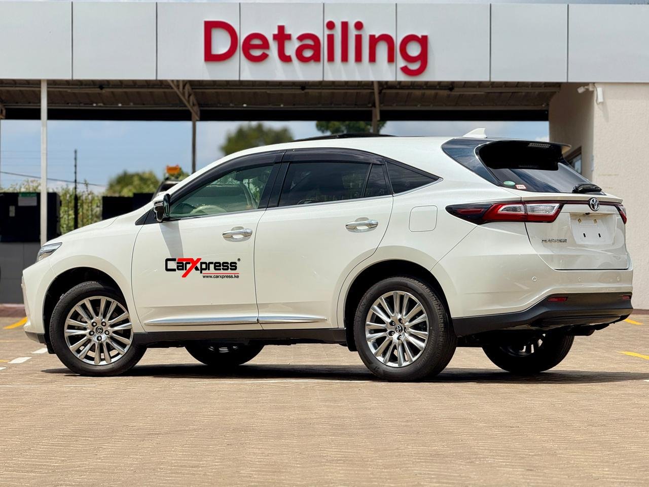 TOYOTA HARRIER thumbnail 2