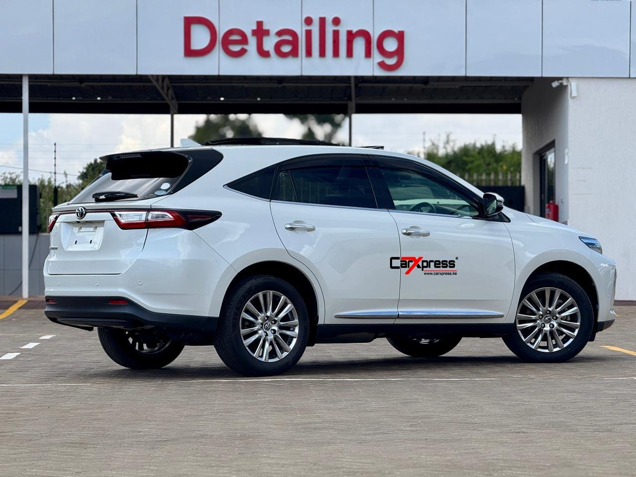 TOYOTA HARRIER thumbnail 4