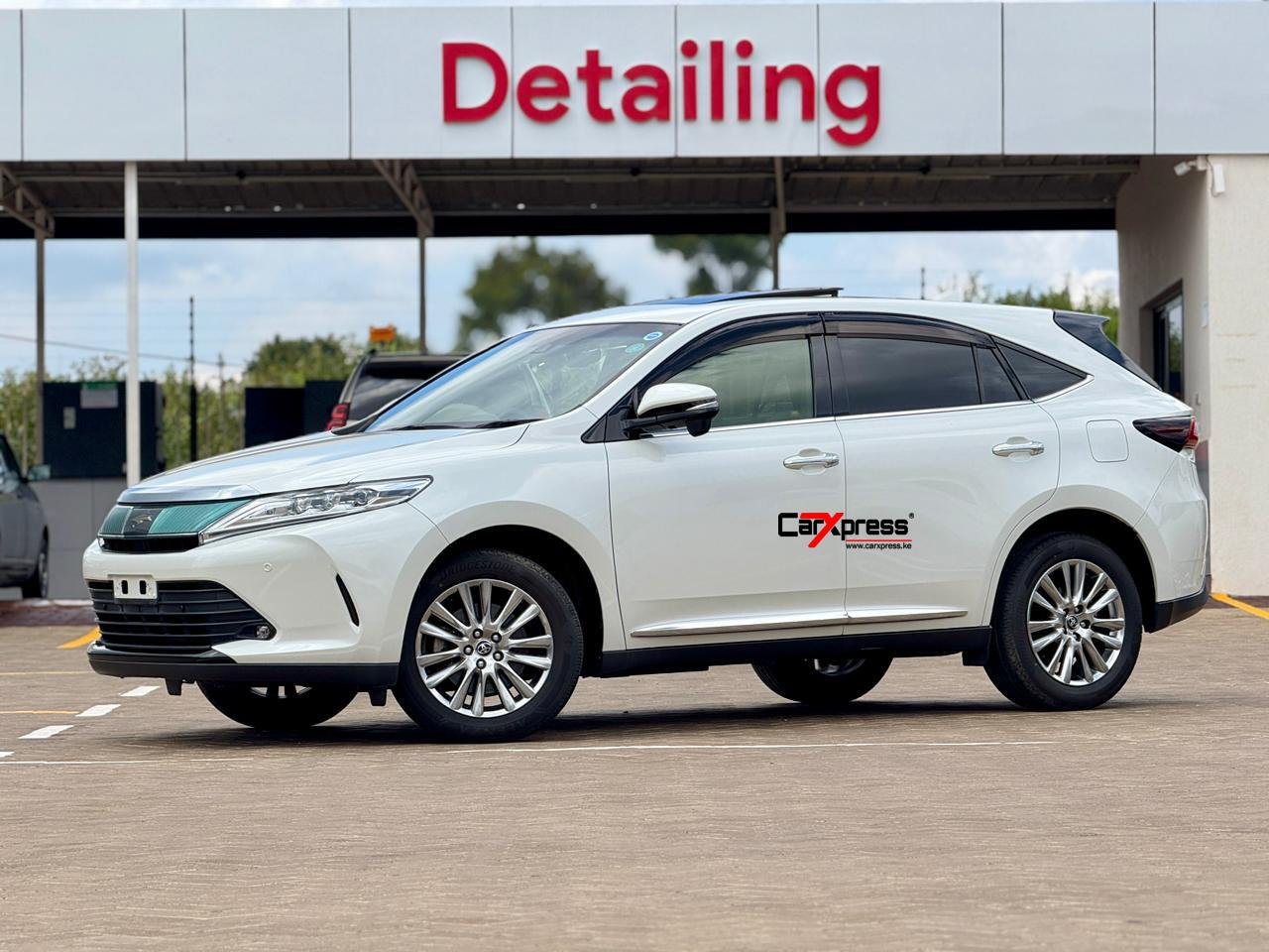 TOYOTA HARRIER thumbnail 3