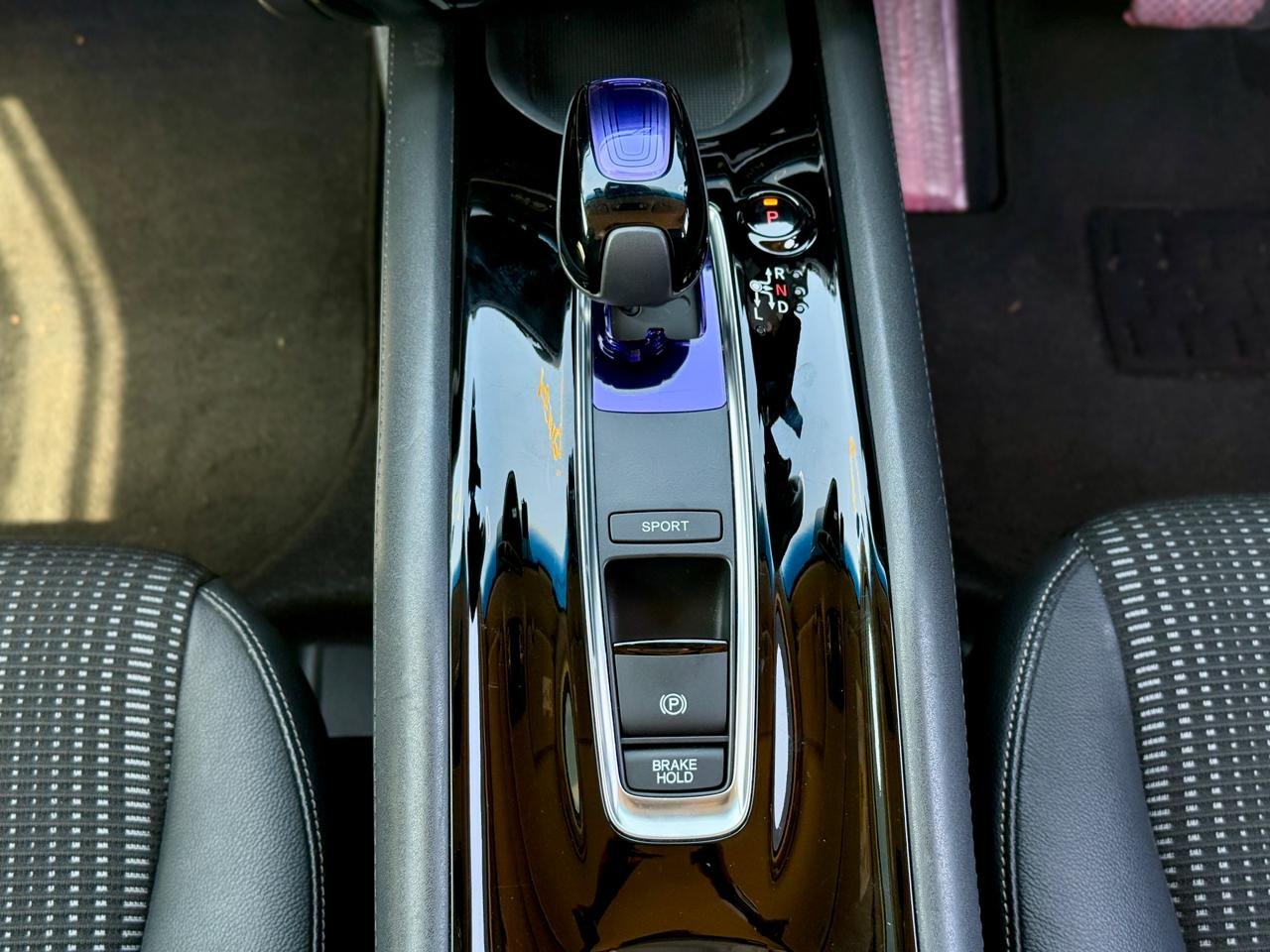 HONDA VEZEL HYBRID thumbnail 10