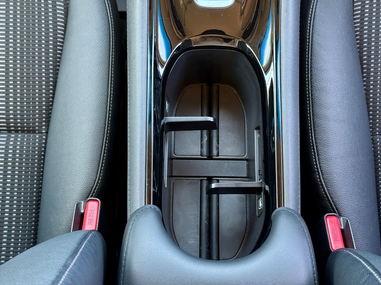 HONDA VEZEL HYBRID thumbnail 12