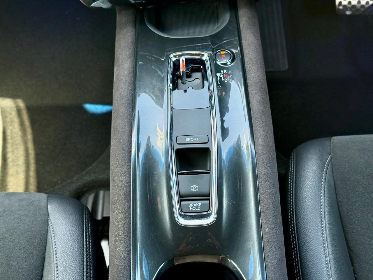 HONDA VEZEL HYBRID RS thumbnail 11