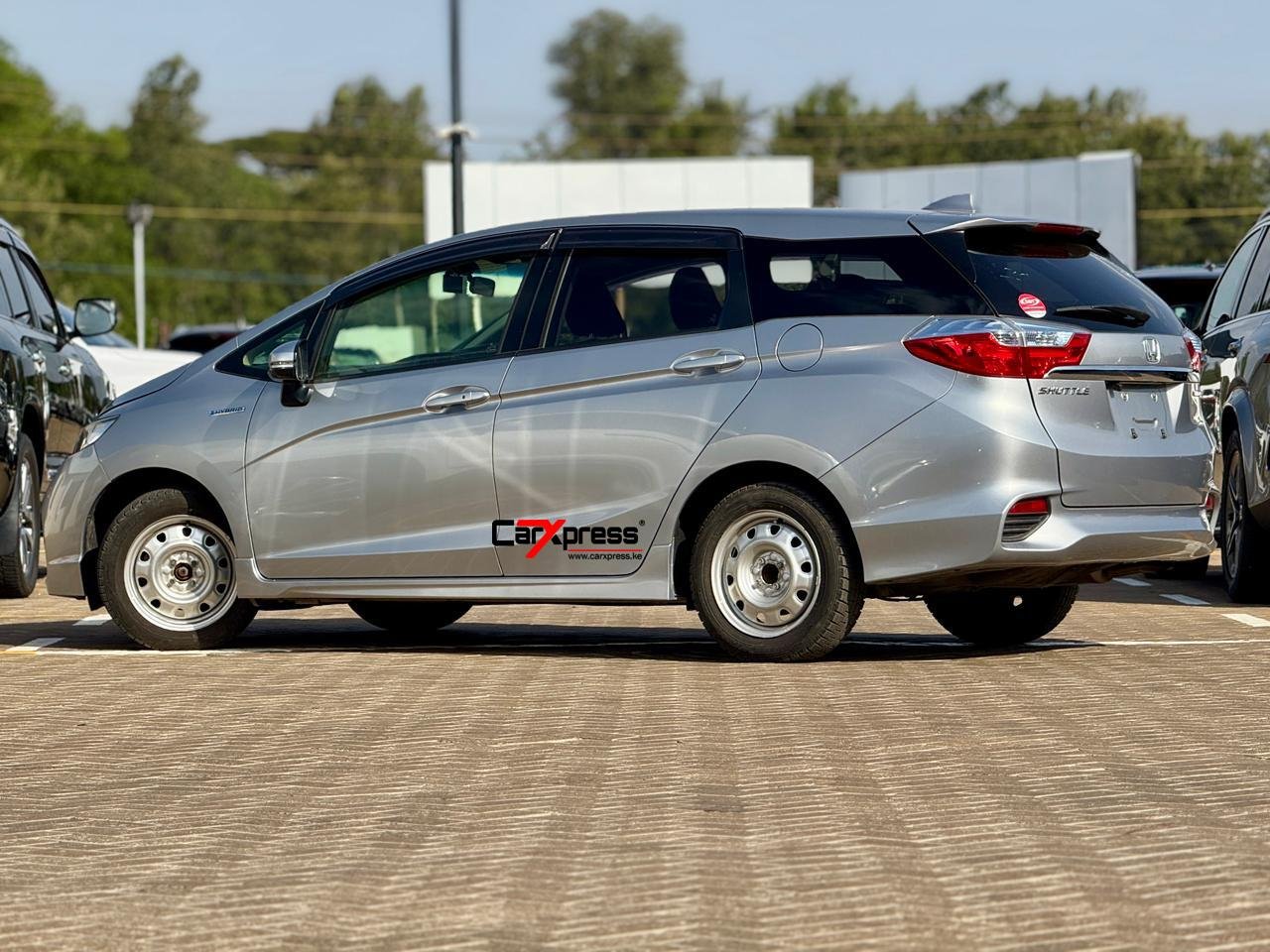 HONDA FIT SHUTTLE thumbnail 2