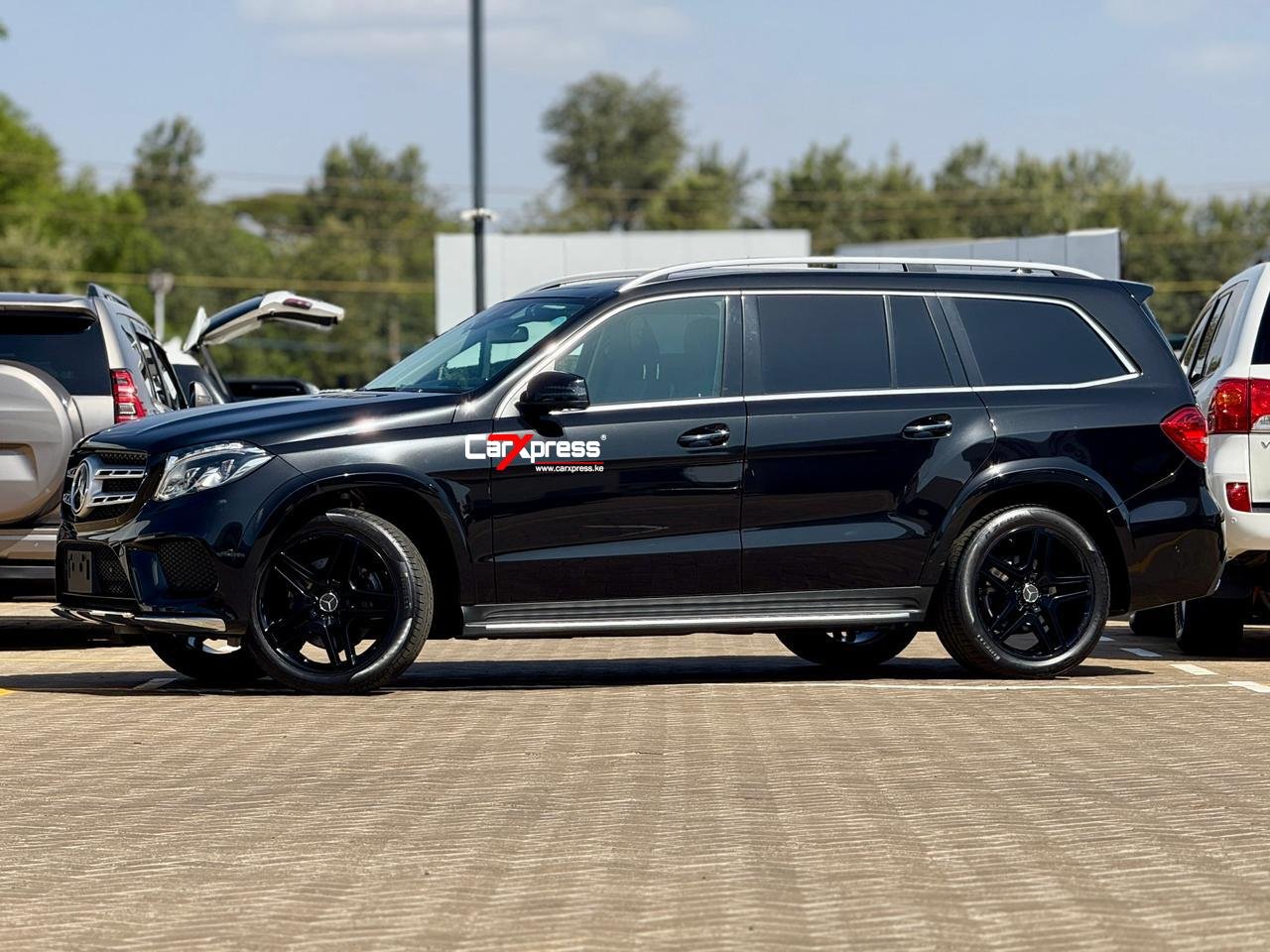 MERCEDES BENZ GLS 350d 4MATIC thumbnail 5