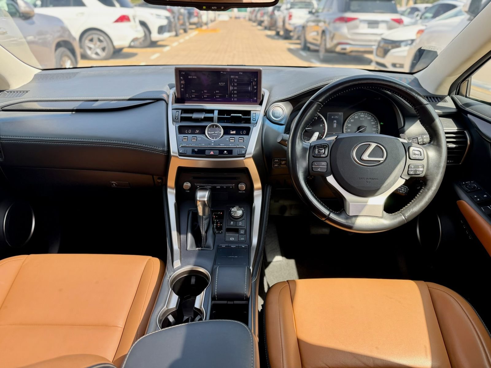 LEXUS NX300 thumbnail 9