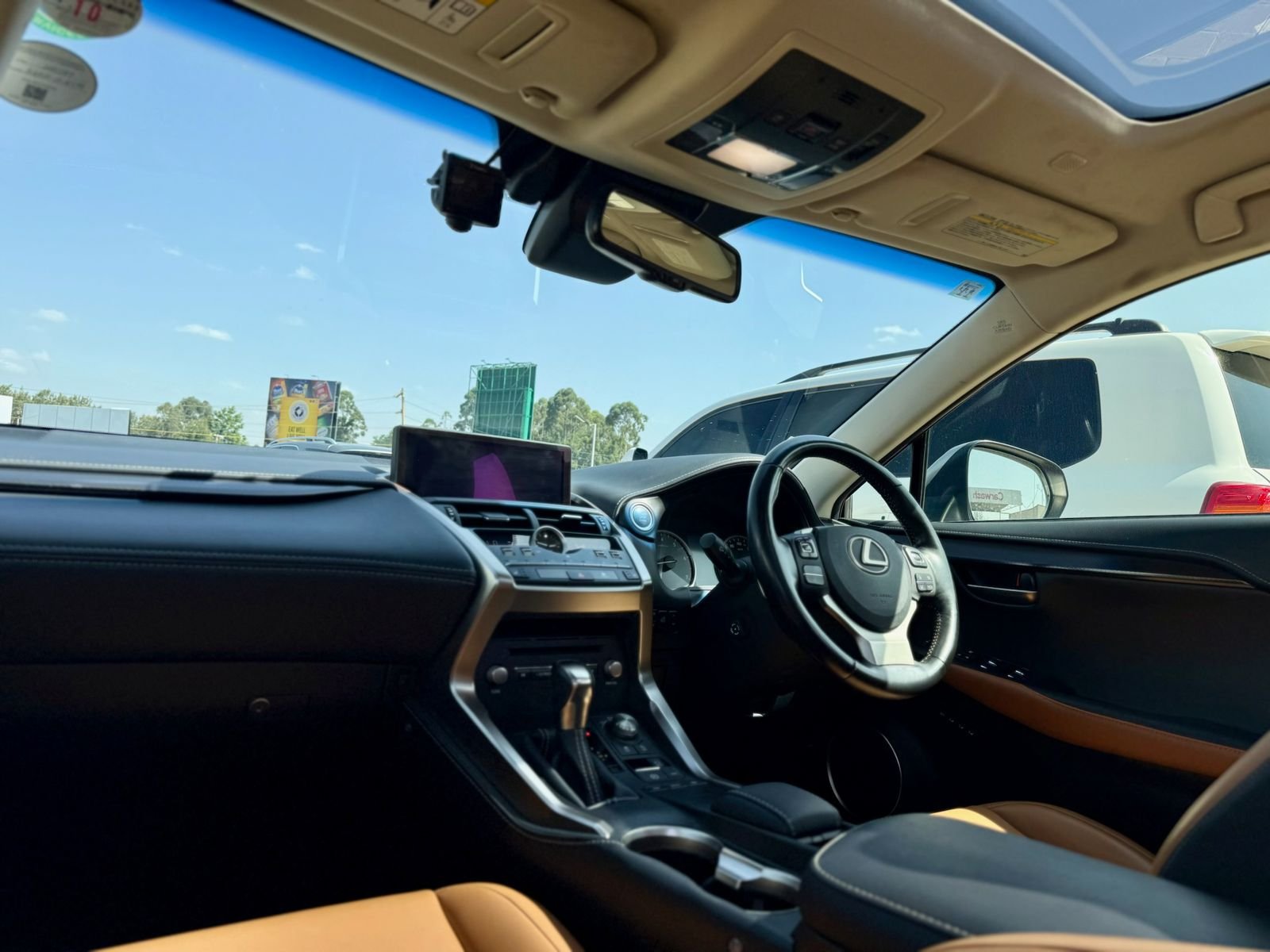 LEXUS NX300 thumbnail 13