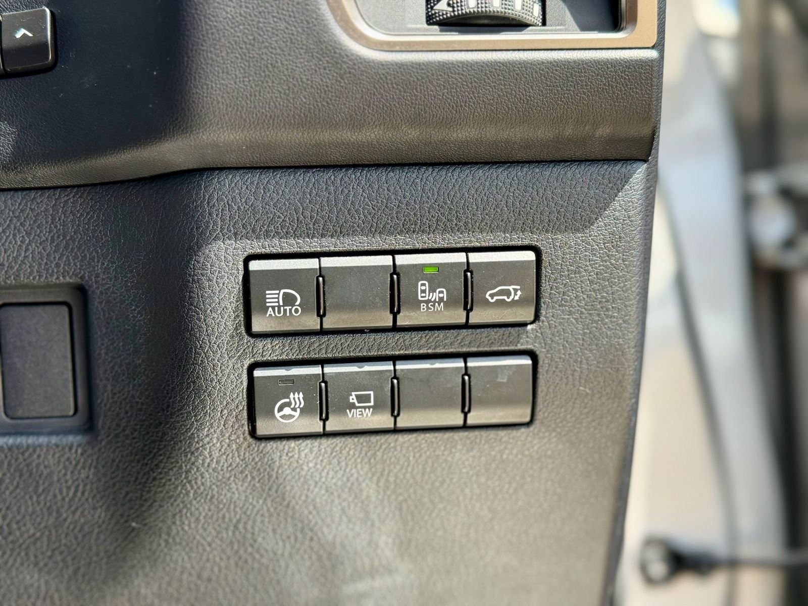 LEXUS NX300 thumbnail 14