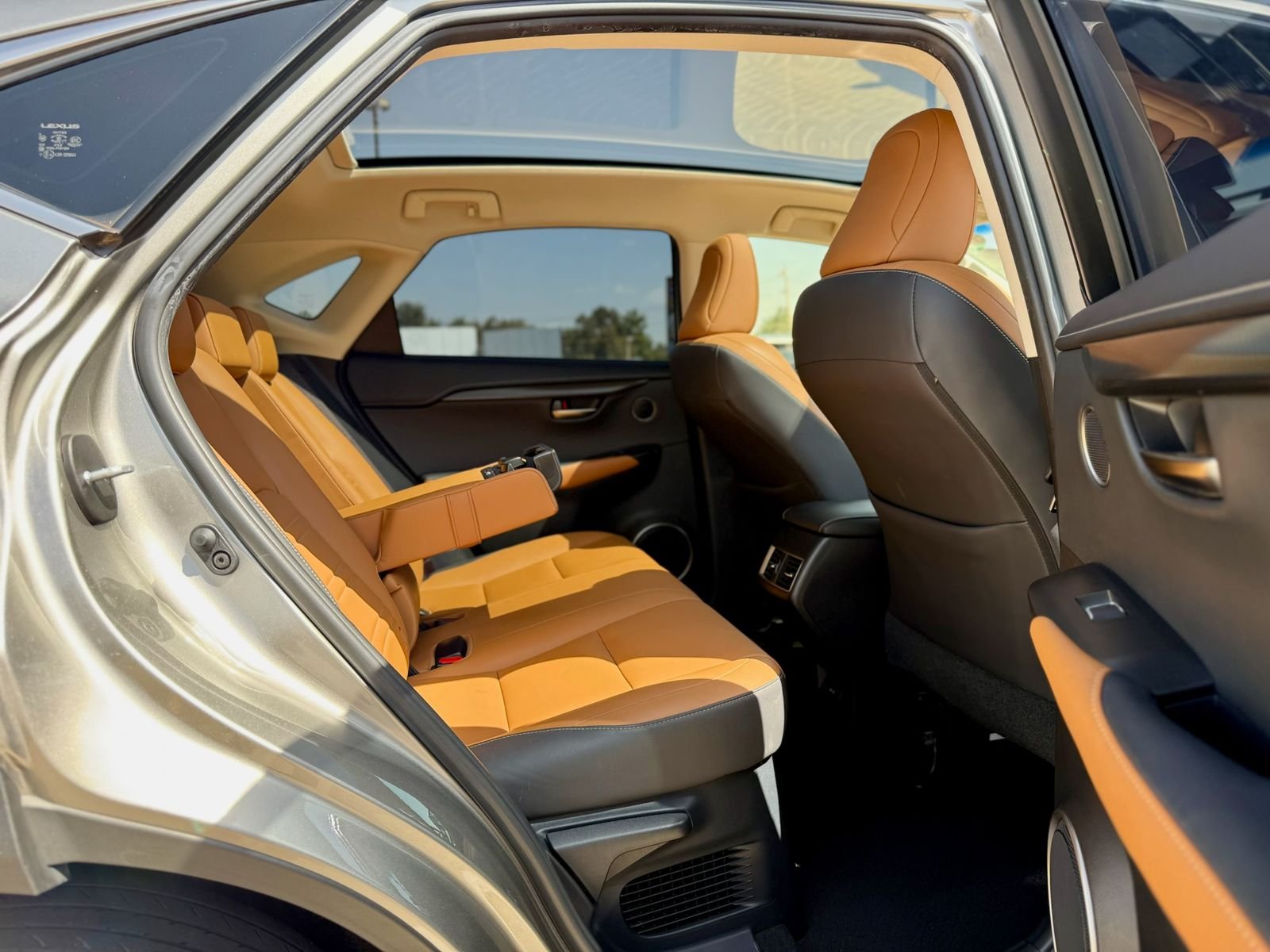 LEXUS NX300 thumbnail 17