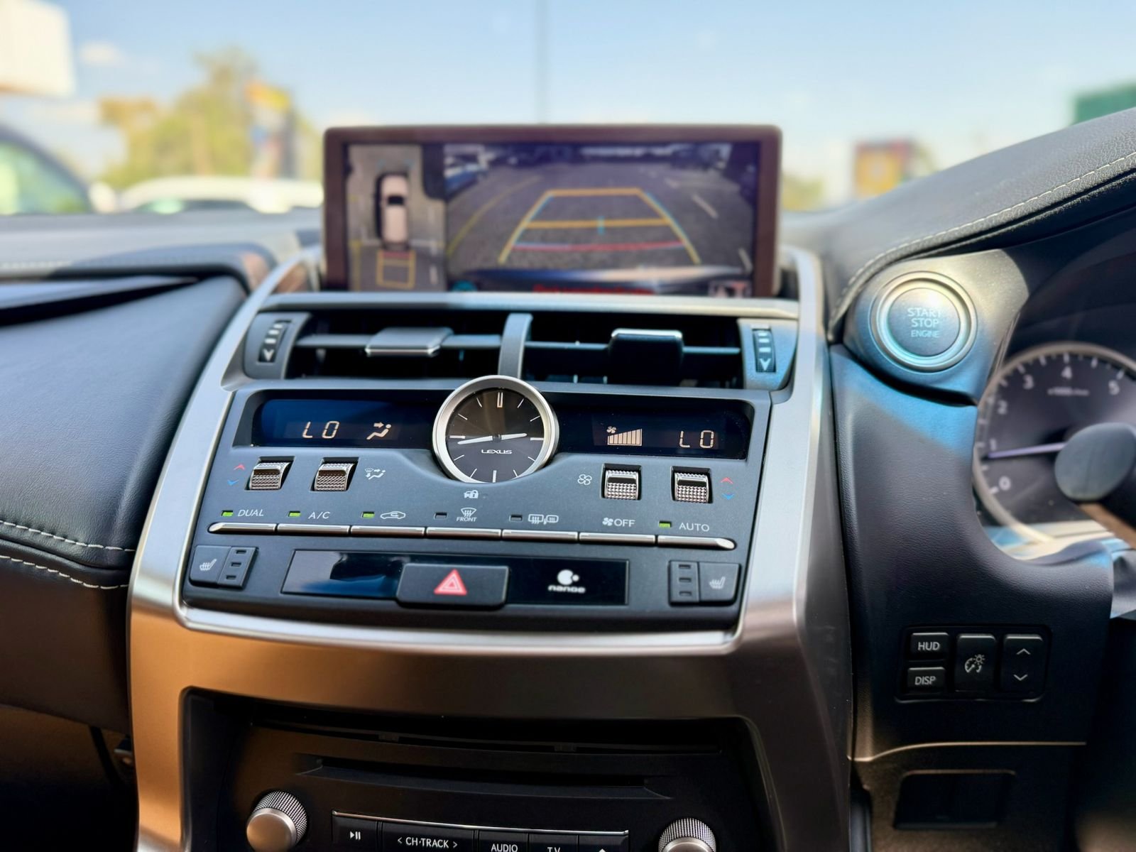 LEXUS NX300 thumbnail 12