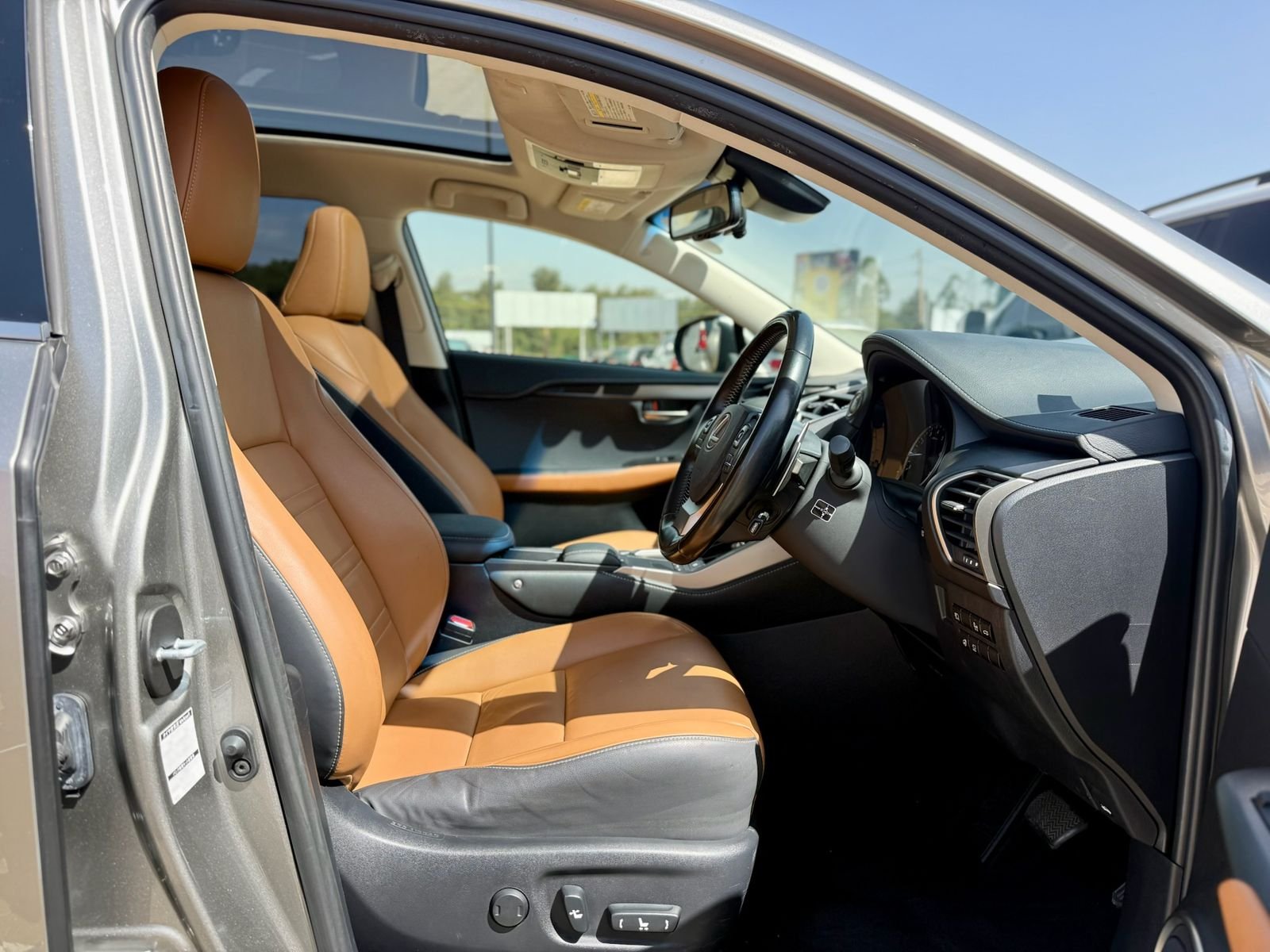 LEXUS NX300 thumbnail 7