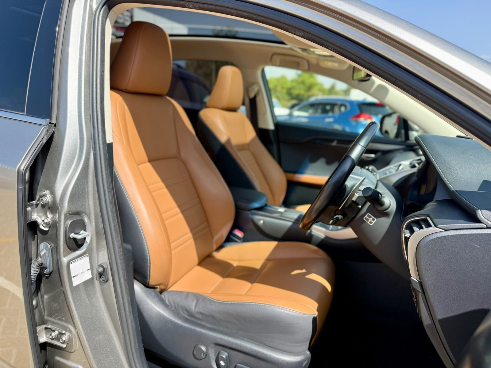 LEXUS NX300 thumbnail 6