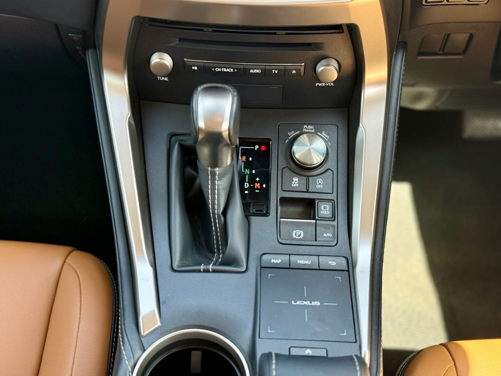 LEXUS NX300 thumbnail 11