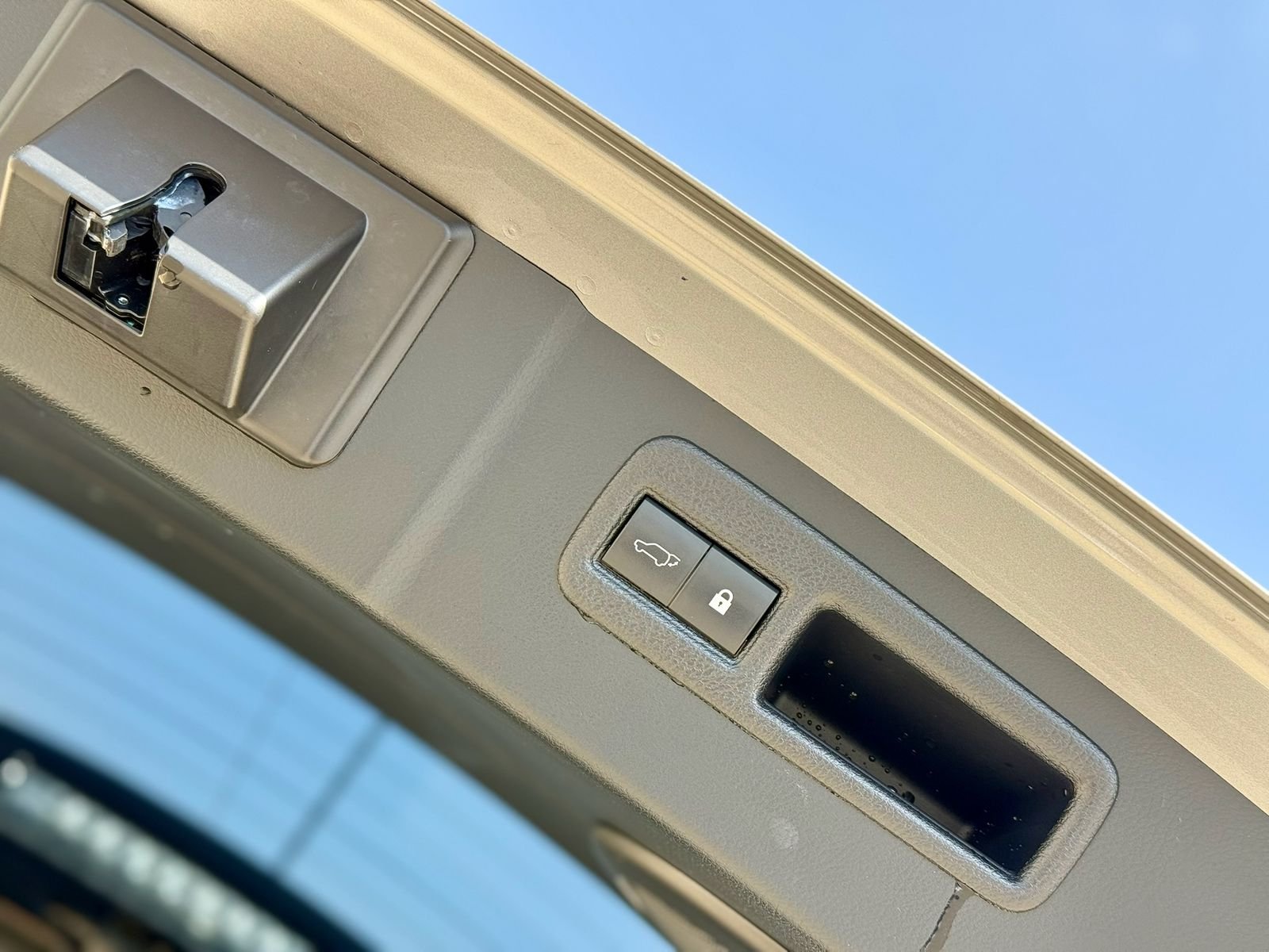 LEXUS NX300 thumbnail 18