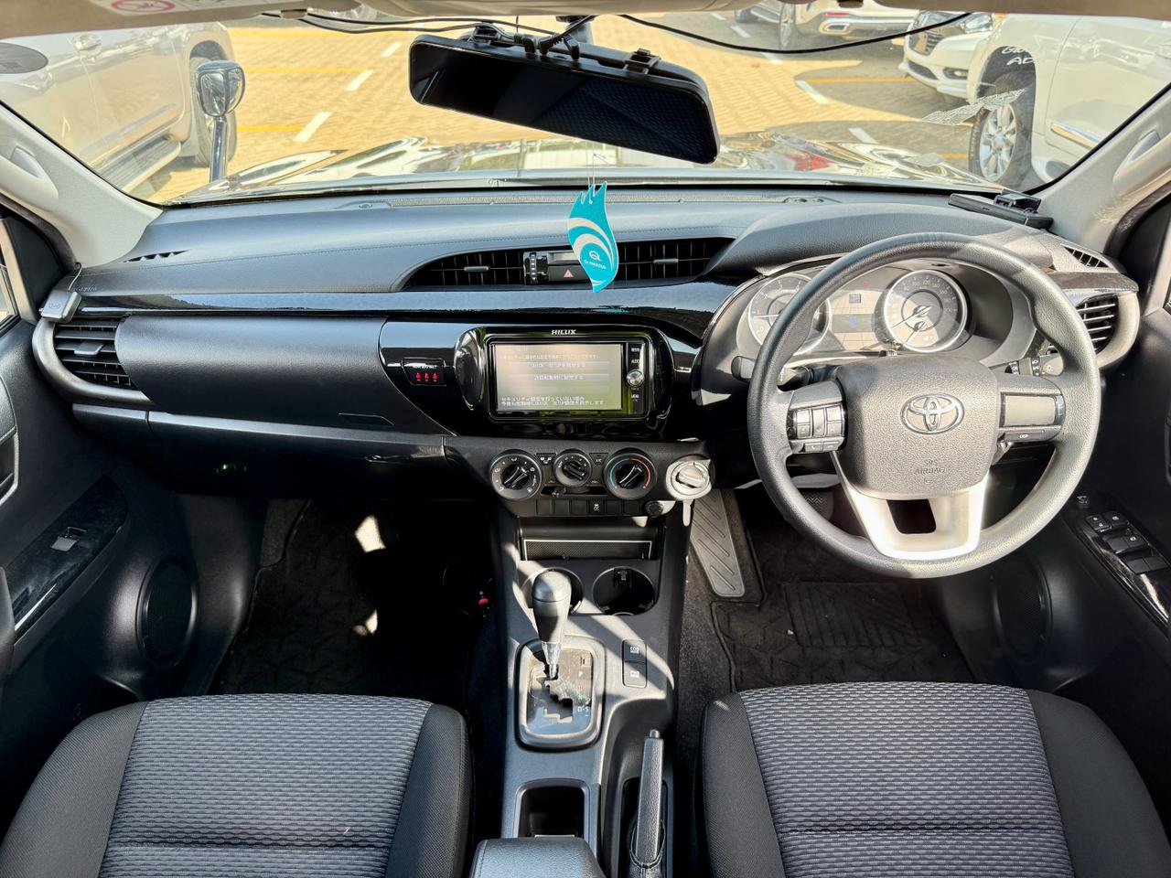 TOYOTA HILUX DOUBLE CABIN thumbnail 9