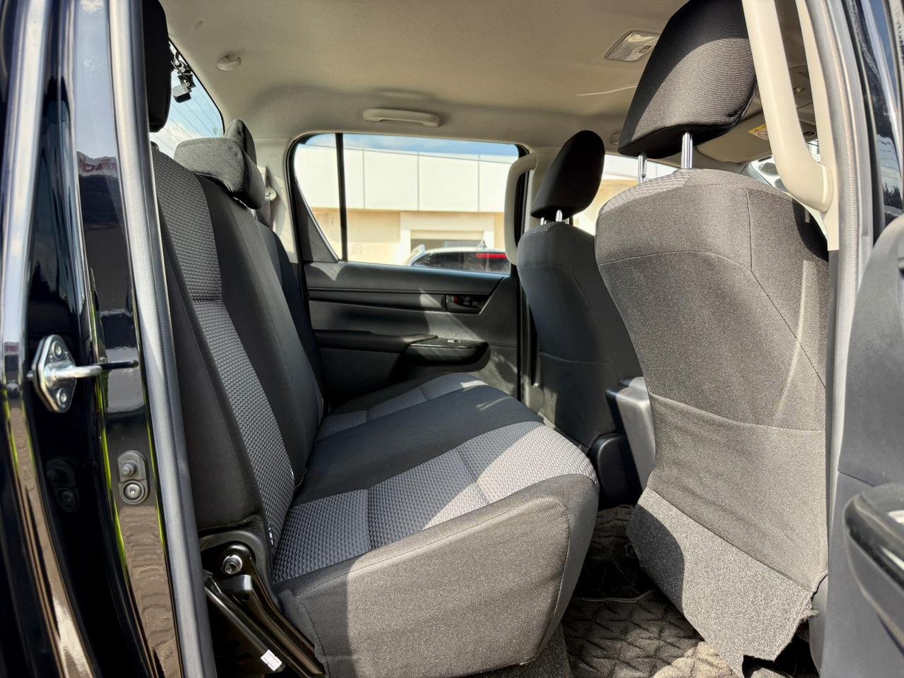 TOYOTA HILUX DOUBLE CABIN thumbnail 14