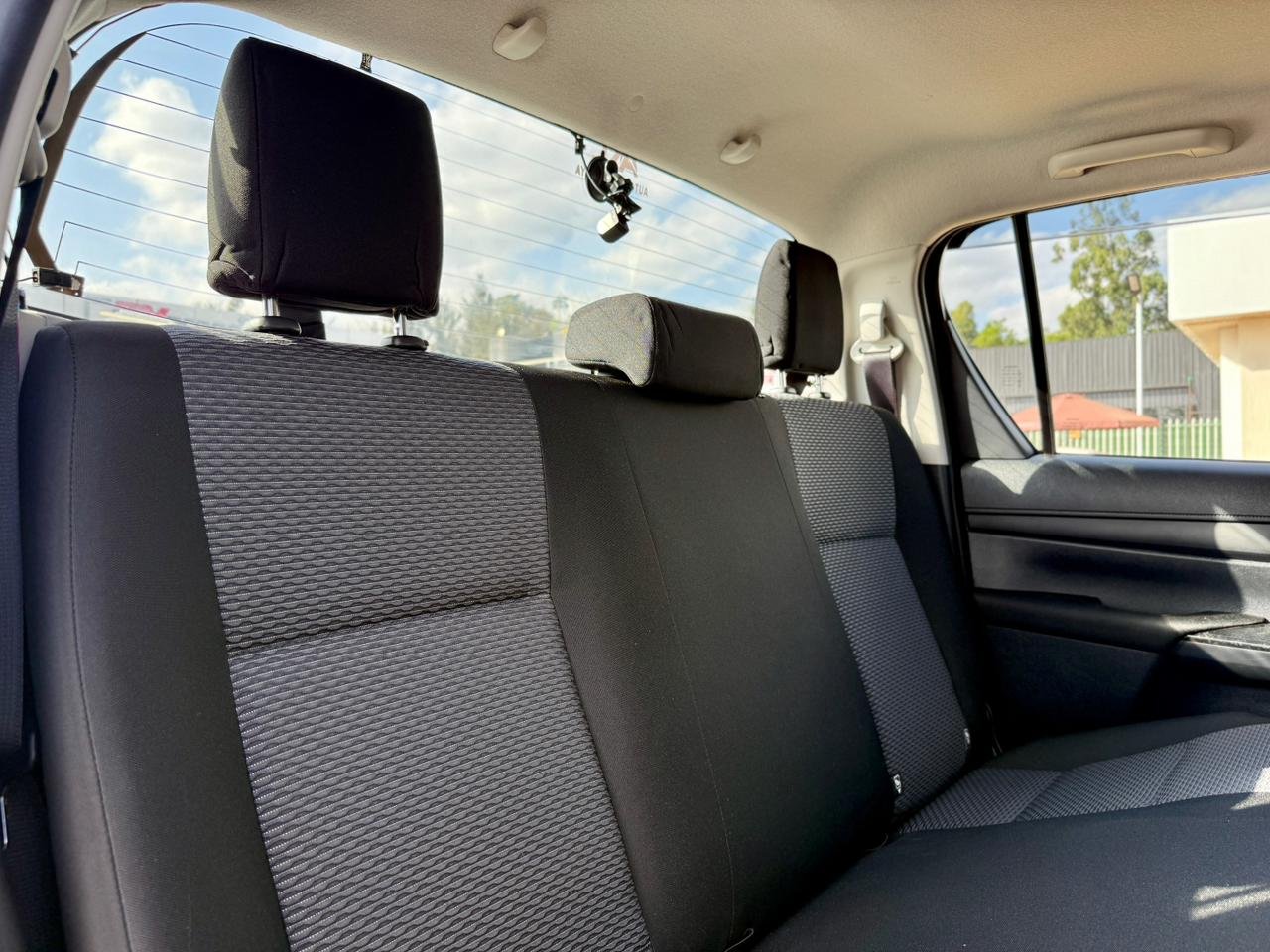 TOYOTA HILUX DOUBLE CABIN thumbnail 13