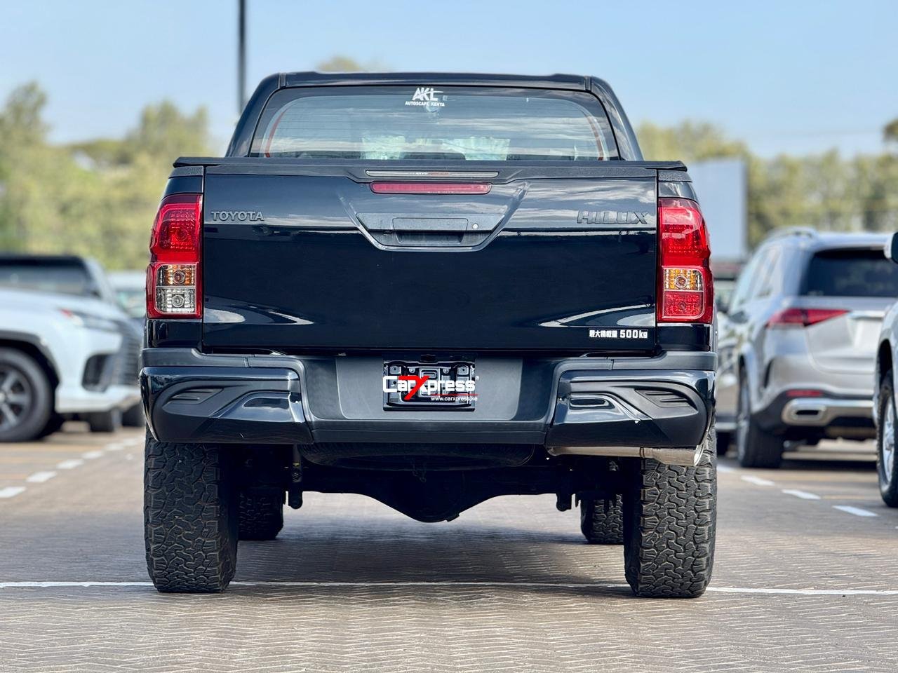 TOYOTA HILUX DOUBLE CABIN thumbnail 4