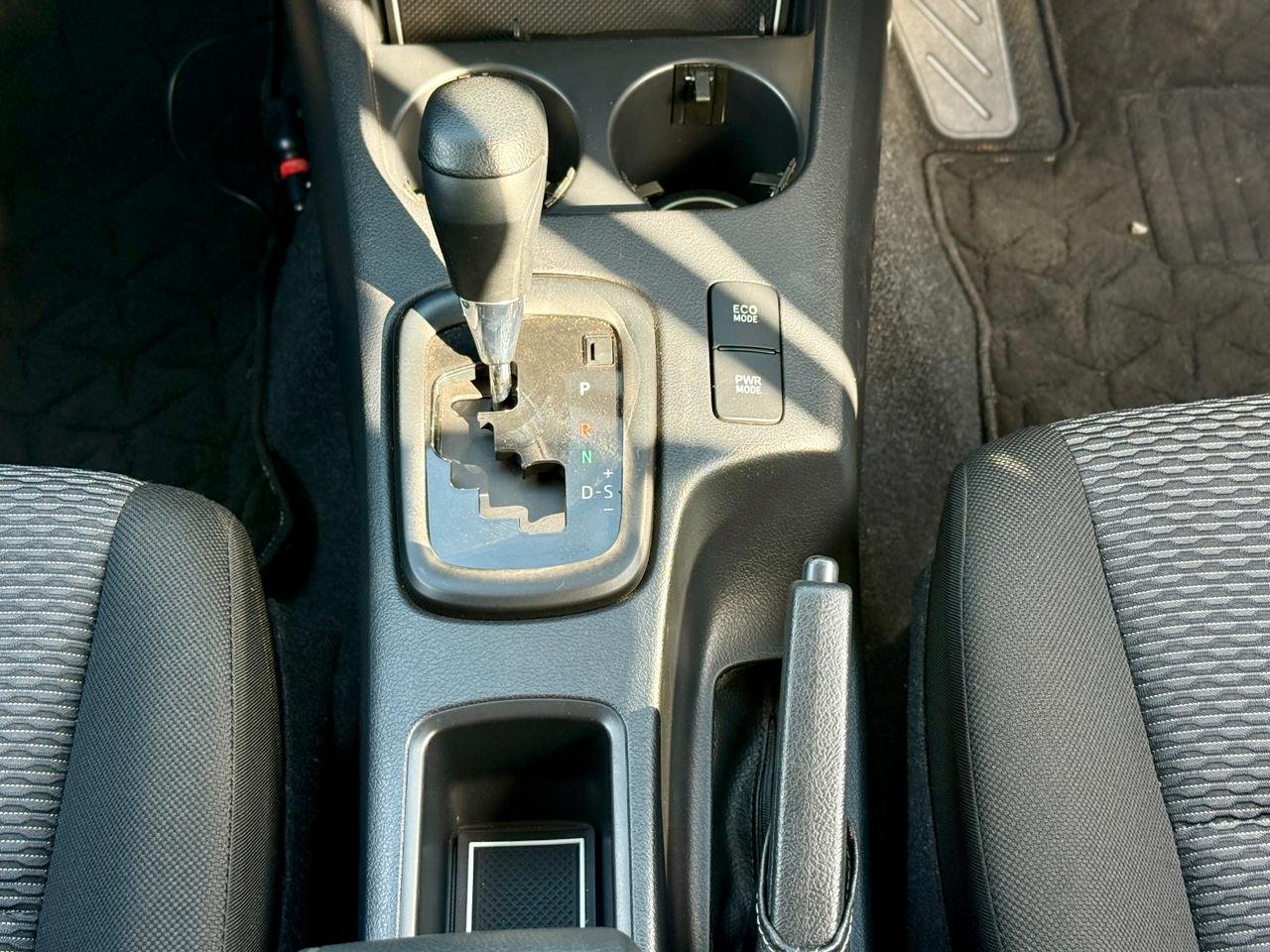 TOYOTA HILUX DOUBLE CABIN thumbnail 10