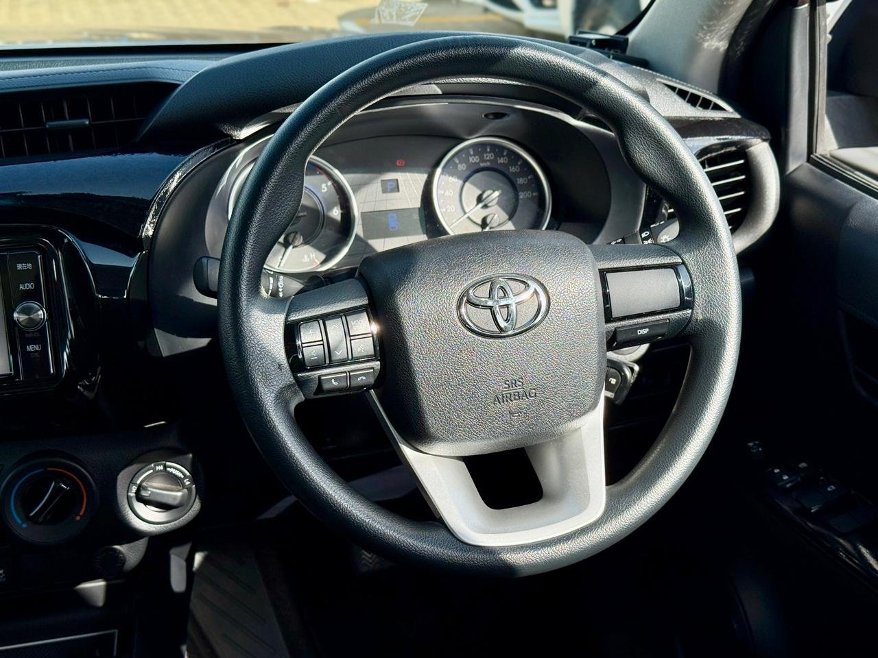 TOYOTA HILUX DOUBLE CABIN thumbnail 12