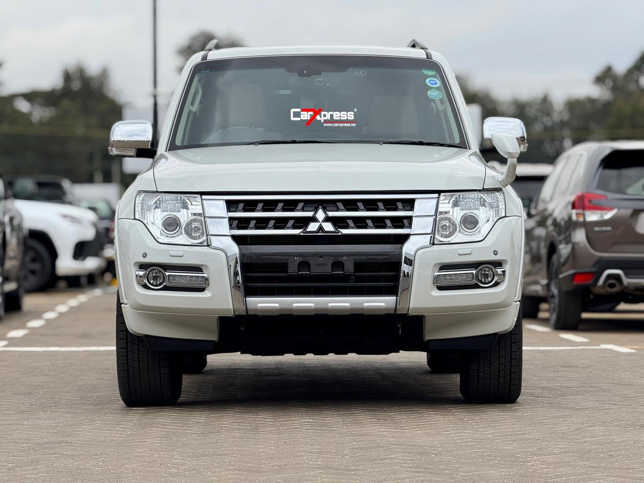MITSUBISHI PAJERO SUPER EXCEED thumbnail 3