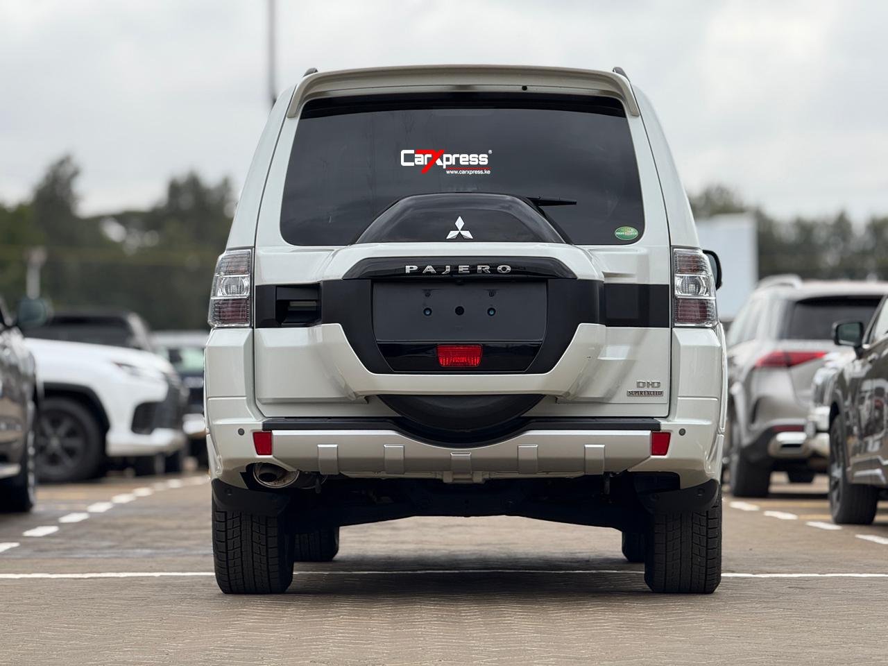 MITSUBISHI PAJERO SUPER EXCEED thumbnail 4