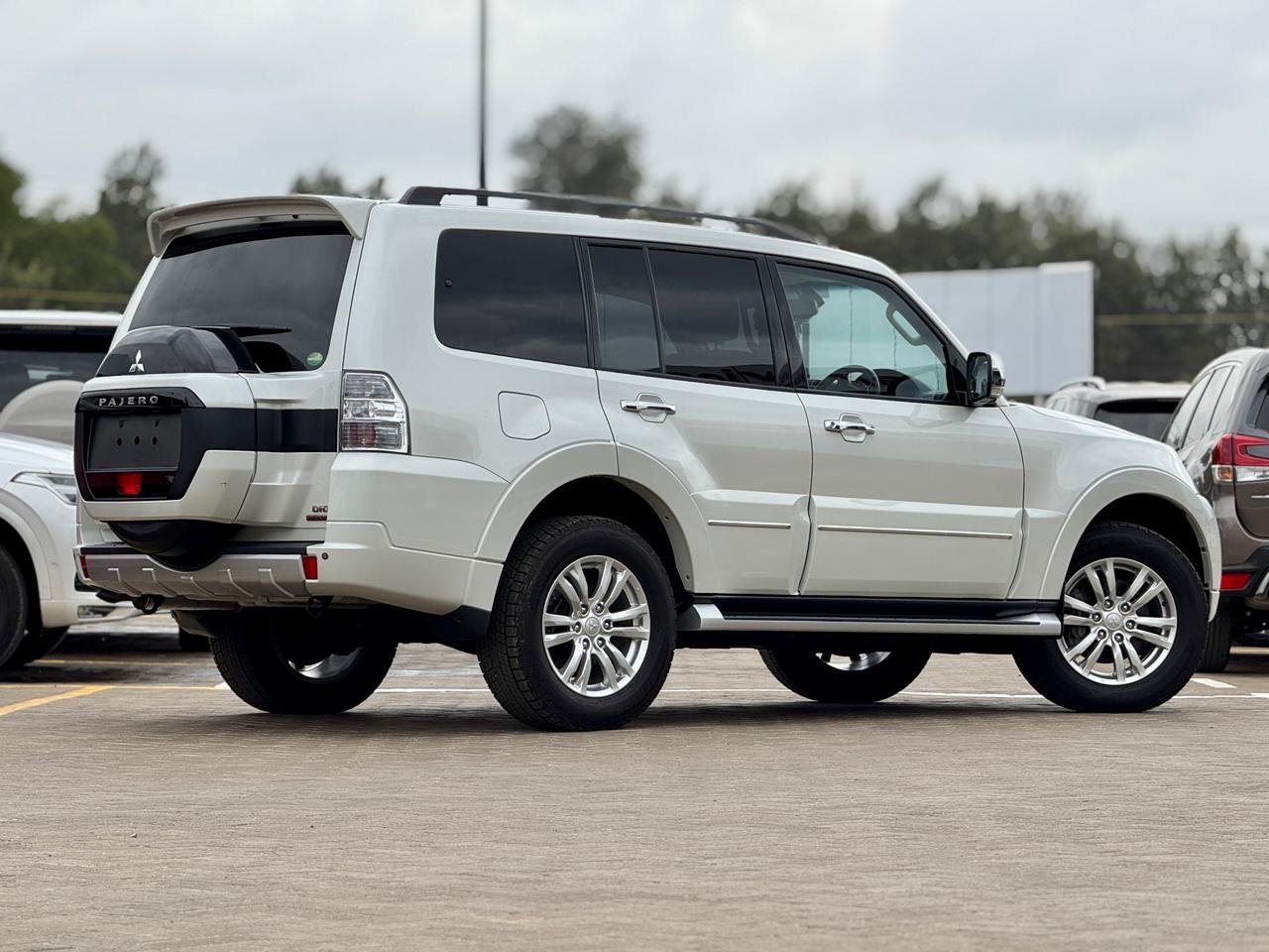 MITSUBISHI PAJERO SUPER EXCEED thumbnail 6