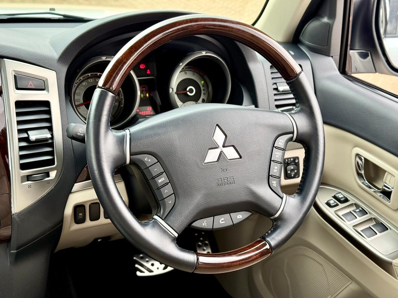 MITSUBISHI PAJERO SUPER EXCEED thumbnail 12