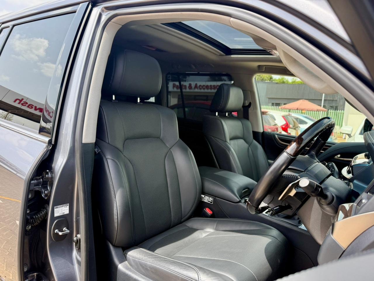 LEXUS LX570 thumbnail 7