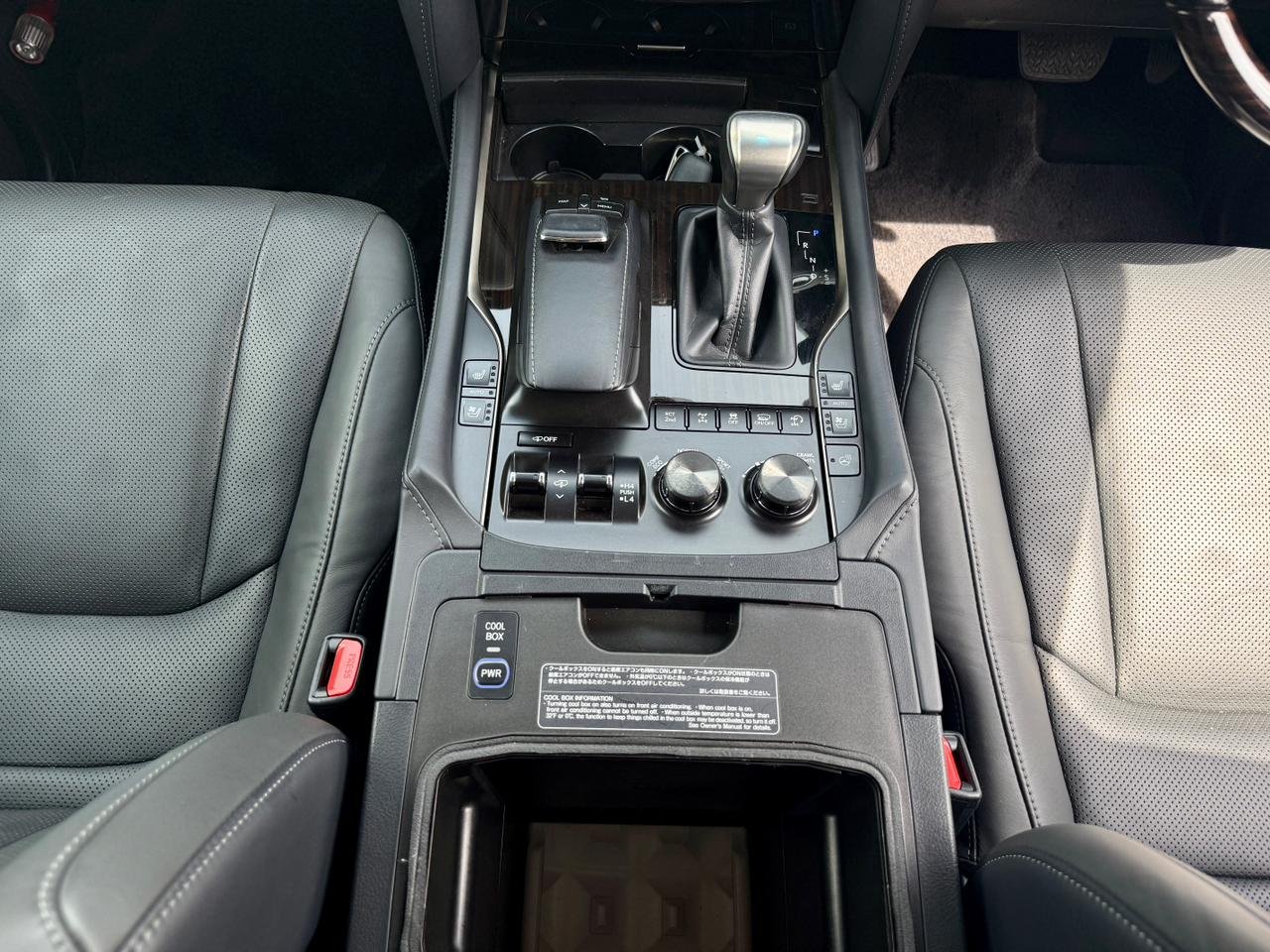 LEXUS LX570 thumbnail 10