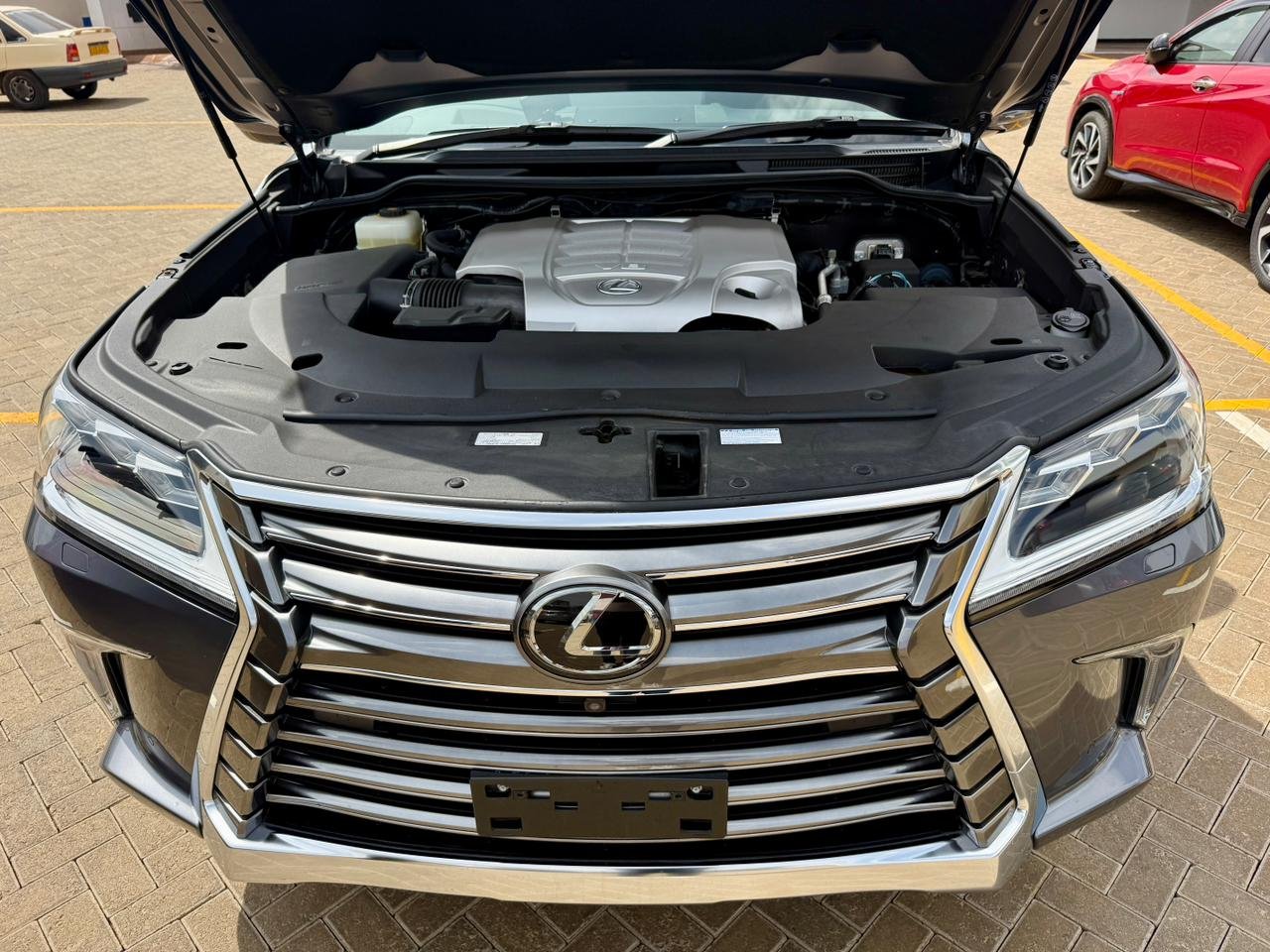 LEXUS LX570 thumbnail 16