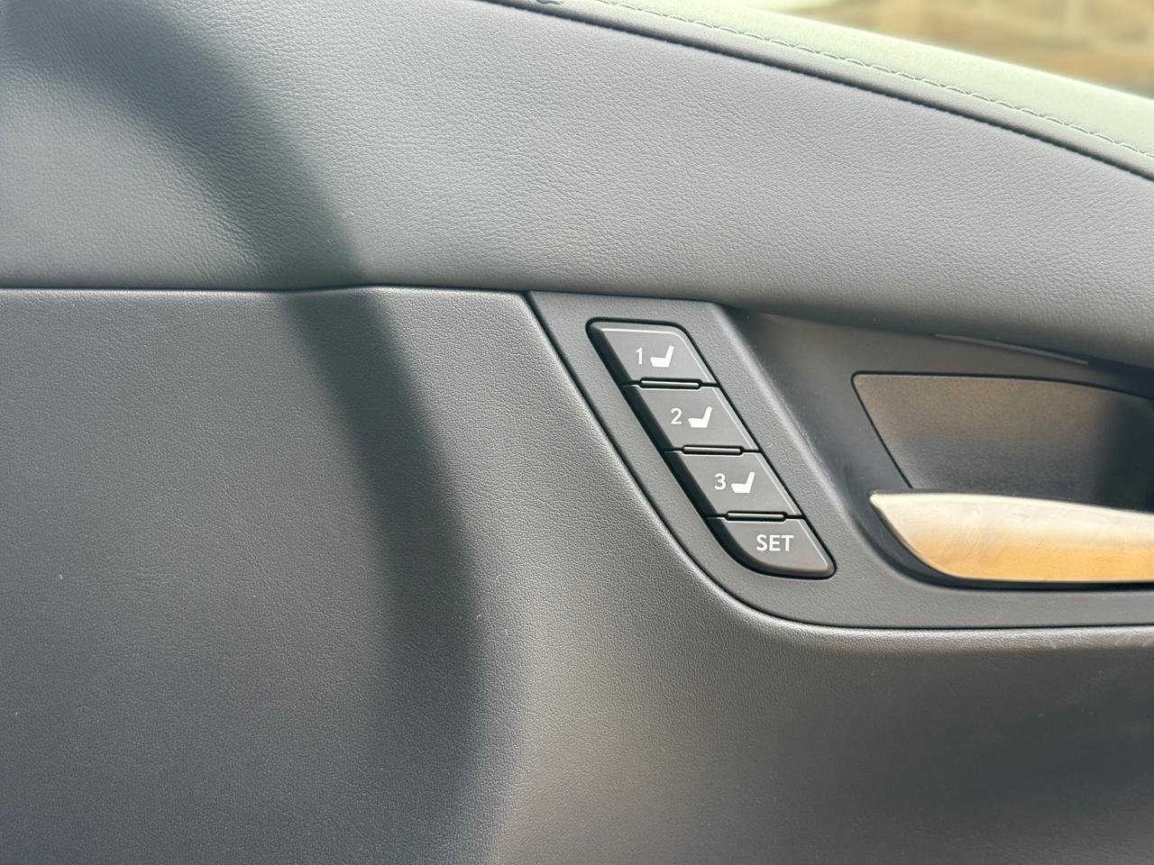 LEXUS LX570 thumbnail 12