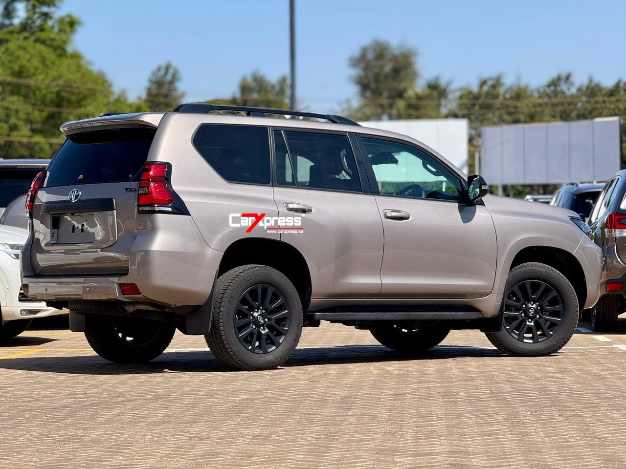 TOYOTA LAND CRUISER PRADO TXL thumbnail 6
