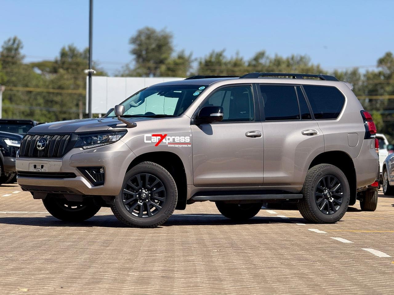 TOYOTA LAND CRUISER PRADO TXL thumbnail 5